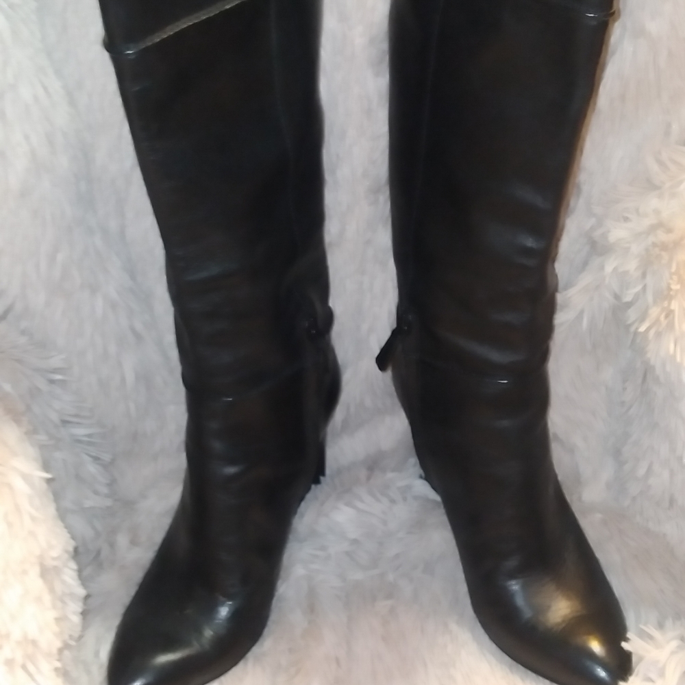 NWOT Tory Burch Dabney Boots